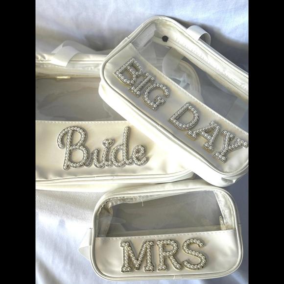 Custom Bride Makeup Bags 3 Pieces, Mrs. Personalized Cosmetic Case - Picture 2 of 9